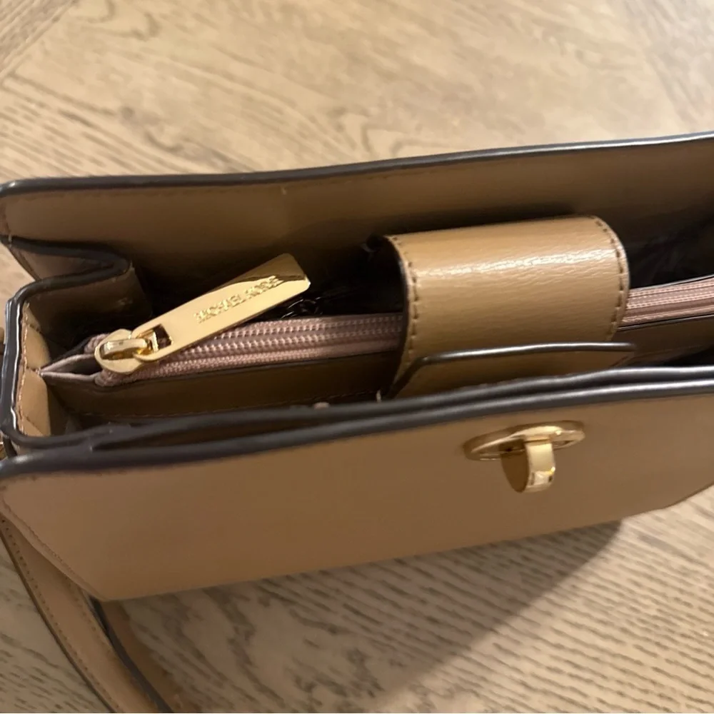 Michael Kors Rivington Messenger Bag/NWT